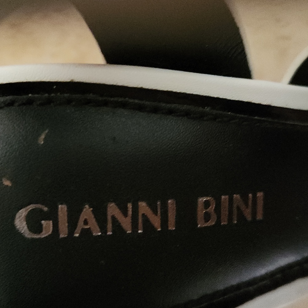 Heels - Picture 4 of 4